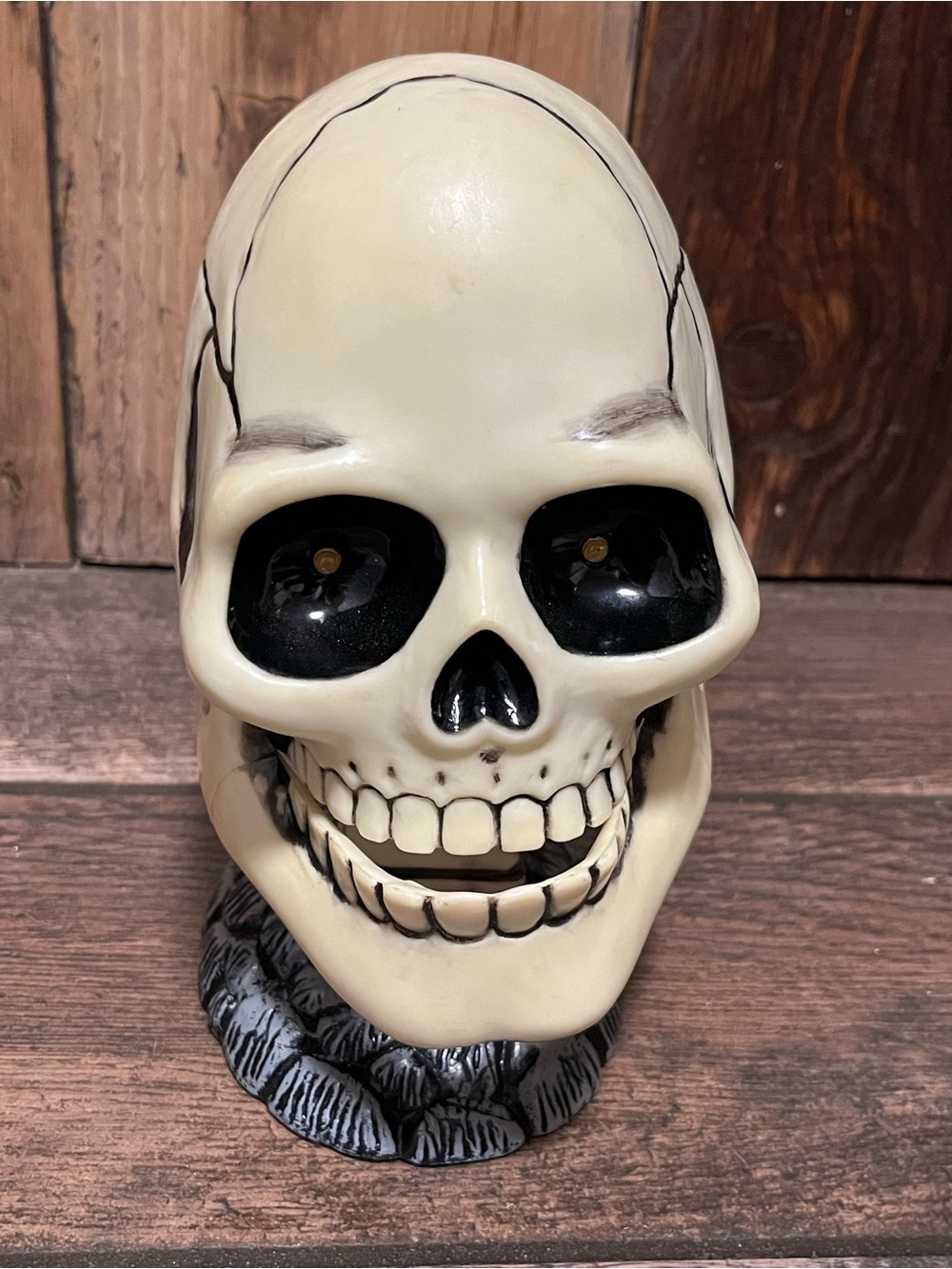 Animated talking skull.  Halloween